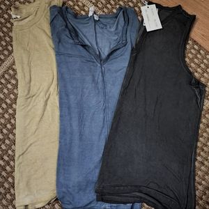 Lot of 3 tanks